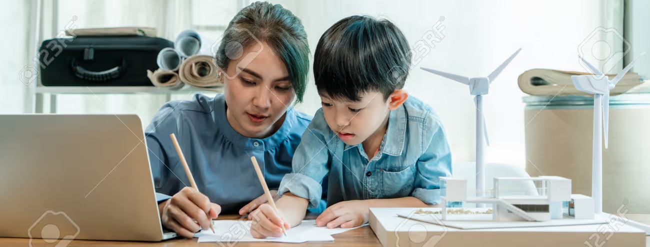 老師陪伴孩子完成學習與探索任務